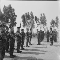 Passation de commandement au 2ème régiment de parachutistes coloniaux (RPC). [Description en cours]