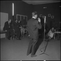 Tour de chant à l’occasion de Camerone. [Description en cours]