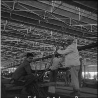 Visite du chantier d’une usine Berliet. [Description en cours]