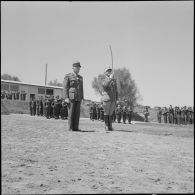 Visite du colonel Giraud au 4e RH (4e régiment de hussards. [Description en cours]