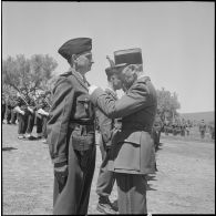 Visite du colonel Giraud au 4e RH (4e régiment de hussards. [Description en cours]
