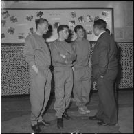 L'équipe de France militaire de football au journal Le Bled à Alger. [Description en cours]