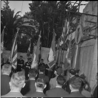 Cérémonie militaire au monument aux morts d’Alger. [Description en cours]