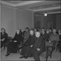 Monseigneur Duval à l'école rabbinique. [Description en cours]