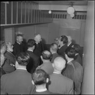 Monseigneur Duval à l'école rabbinique. [Description en cours]