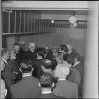 Monseigneur Duval à l'école rabbinique. [Description en cours]