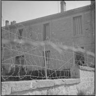 Activités quotidiennes de gendarmes. [Description en cours]