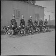 Activités quotidiennes de gendarmes. [Description en cours]