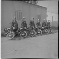 Activités quotidiennes de gendarmes. [Description en cours]