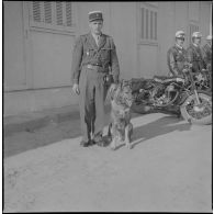 Activités quotidiennes de gendarmes. [Description en cours]