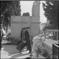 Cérémonie militaire au cimetière Saint-Eugène. [Description en cours]