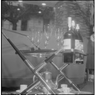 Un cocktail. [Description en cours]