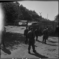 Patrouille avec les UT (unités territoriales) de Saint-Eugène. [Description en cours]