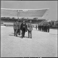 Cérémonie militaire au stade Saint-Eugène d’Alger. [Description en cours]