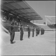Cérémonie militaire au stade Saint-Eugène d’Alger. [Description en cours]