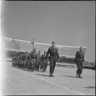 Cérémonie militaire au stade Saint-Eugène d’Alger. [Description en cours]