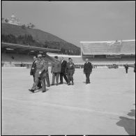 Cérémonie militaire au stade Saint-Eugène d’Alger. [Description en cours]
