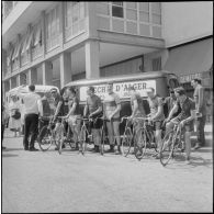 Une course cycliste. [Description en cours]