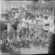 Une course cycliste. [Description en cours]
