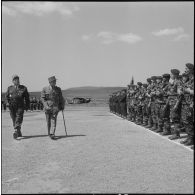 Départ du général Robert Loth du Constantinois. [Description en cours]