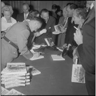 Soirée de bienfaisance au profit des Œuvres des parachutistes et du bataillon de Corée. [Description en cours]