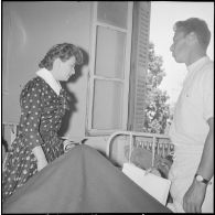 La chanteuse Mick Micheyl à l'hôpital Maillot. [Description en cours]