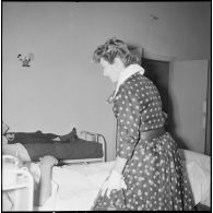 La chanteuse Mick Micheyl à l'hôpital Maillot. [Description en cours]