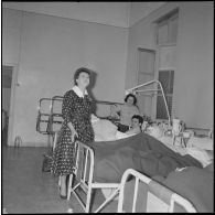 La chanteuse Mick Micheyl à l'hôpital Maillot. [Description en cours]
