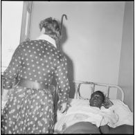 La chanteuse Mick Micheyl à l'hôpital Maillot. [Description en cours]