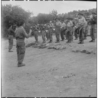 À Tigzirt chez le 15e bataillon de chasseurs alpins (BCA). [Description en cours]