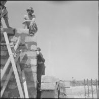 Travaux de défense et d'aménagement près d’une frontière. [Description en cours]