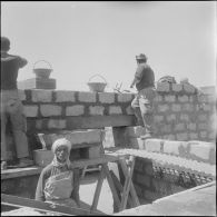 Travaux de défense et d'aménagement près d’une frontière. [Description en cours]
