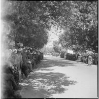 Cérémonie militaire dans la région de Constantine. [Description en cours]