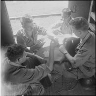 Coopération de cheminots et de militaires. [Description en cours]