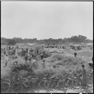 Agadir après le séisme du 29 février 1960. Préparation d'une fosse commune pour enterrer les cadavres.