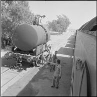Transport ferroviaire de pétrole sur la ligne Philippeville-Touggourt. [Description en cours]