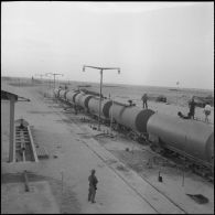 Transport ferroviaire de pétrole sur la ligne Philippeville-Touggourt. [Description en cours]