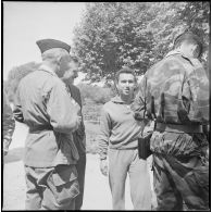 Libération de détenus du camp de Ben Aknoun. [Description en cours]