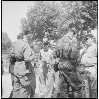 Libération de détenus du camp de Ben Aknoun. [Description en cours]
