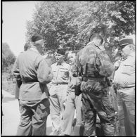 Libération de détenus du camp de Ben Aknoun. [Description en cours]