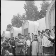 Libération de détenus du camp de Ben Aknoun. [Description en cours]
