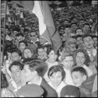 Manifestation en faveur de l'Algérie française avec la participation des jeunes moniteurs du CEMJA. [Description en cours]