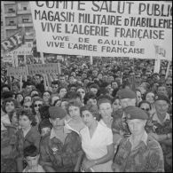 Manifestation en faveur de l'Algérie française avec la participation des jeunes moniteurs du CEMJA. [Description en cours]