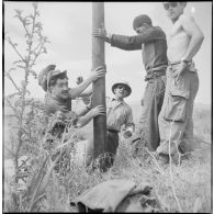 Vie quotidienne de fusiliers-marins. [Description en cours]