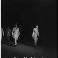 Cérémonie militaire nocturne sur la base d'Aïn-Arnat. [Description en cours]