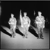 Cérémonie militaire nocturne sur la base d'Aïn-Arnat. [Description en cours]