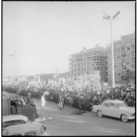 Manifestation d’employés du pétrole sur le forum d’Alger. [Description en cours]