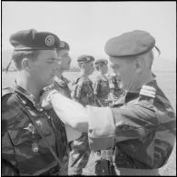 Passation de commandement au 13e RDP en Zone Est Algérois (ZEA). [Description en cours]
