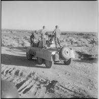 Opération dans le désert. [Description en cours]
