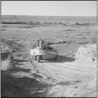 Opération dans le désert. [Description en cours]